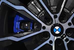Immagine meta principale per il post: BMW giù dell'11% dopo Rivelazioni sui Freni Difettosi e Revisione dei Ricavi
